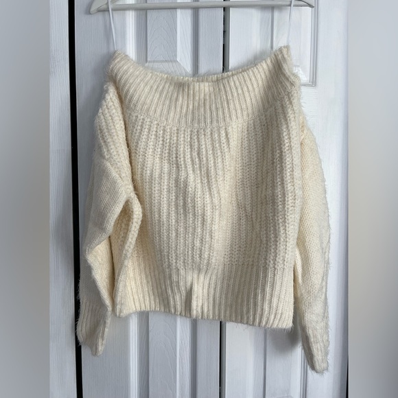 Dynamite Off The Shoulder Sweater - Picture 1 of 2